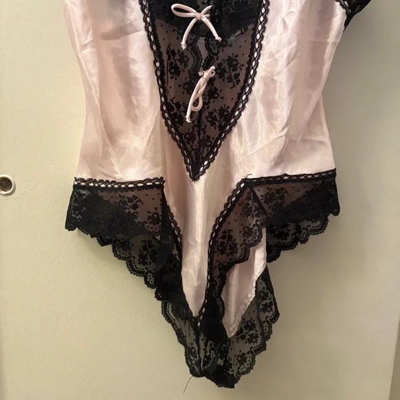 Victoria's Secret Gold Label Bodysuit - Picture 4 of 7